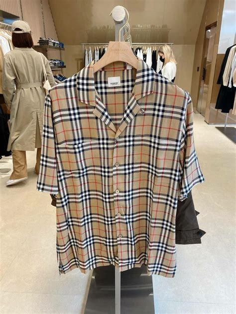 come distinguere maglione burberry vero|How to Authenticate Burberry Clothing .